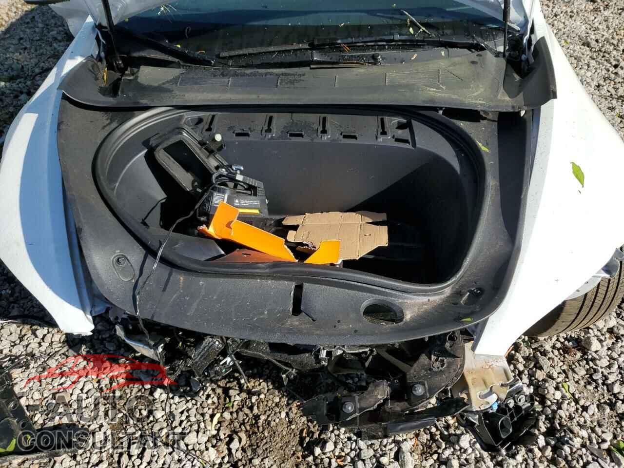 TESLA MODEL 3 2024 - 5YJ3E1EA6RF734033