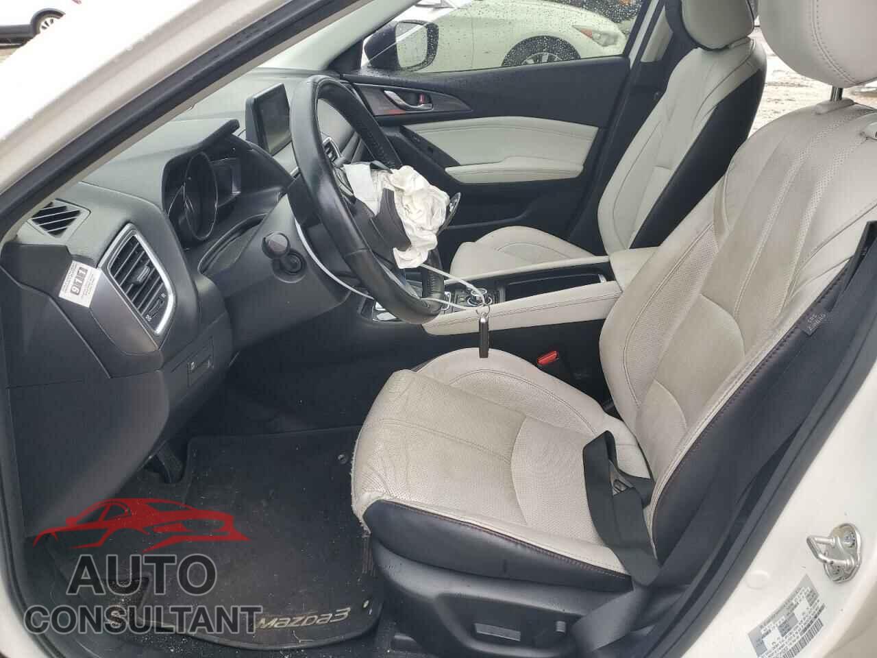 MAZDA 3 2018 - 3MZBN1W37JM193809