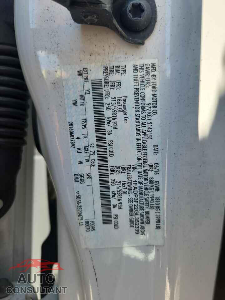 FORD FOCUS 2016 - 1FADP3F22GL352339