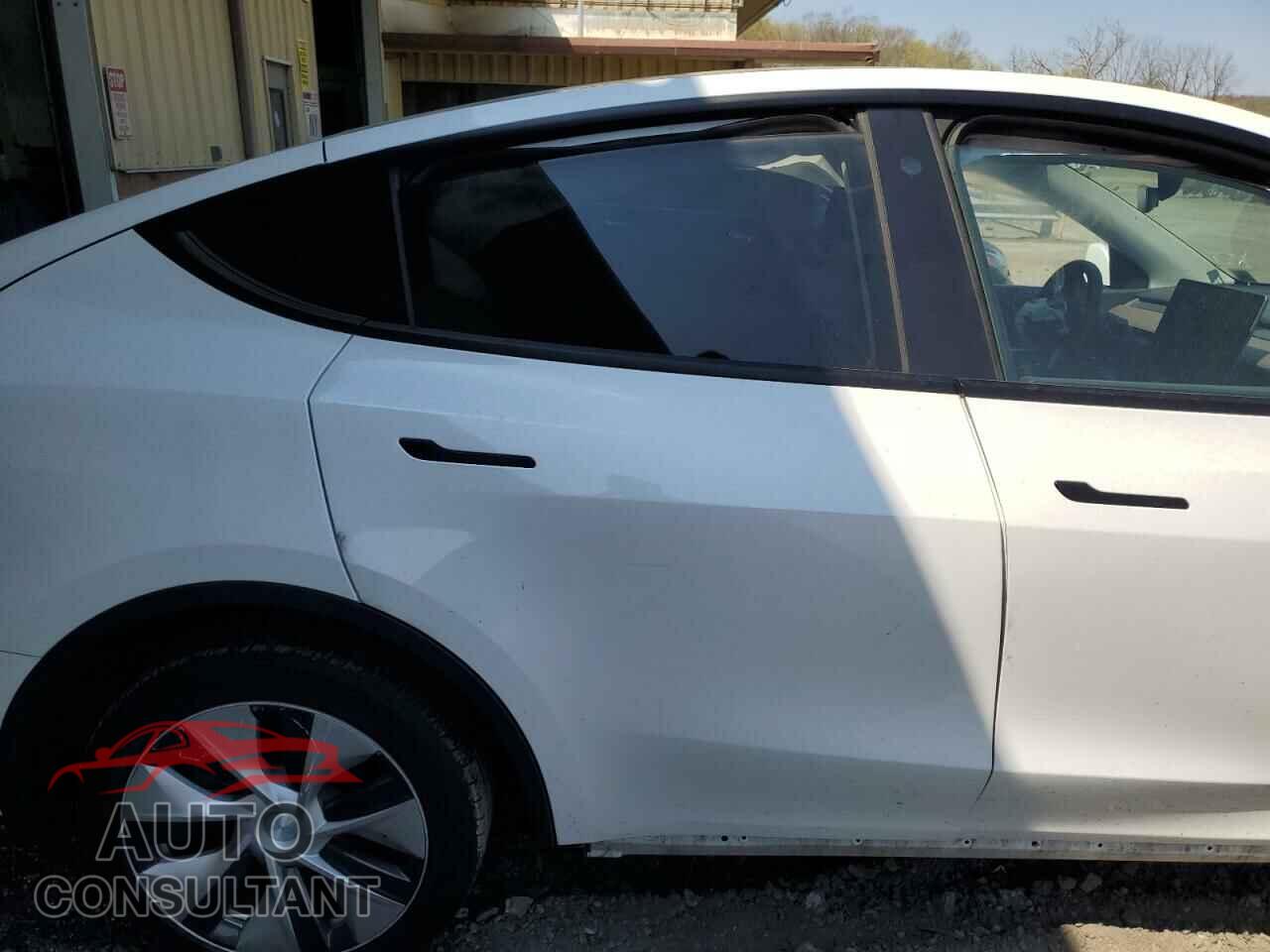 TESLA MODEL Y 2021 - 5YJYGDEE0MF083558