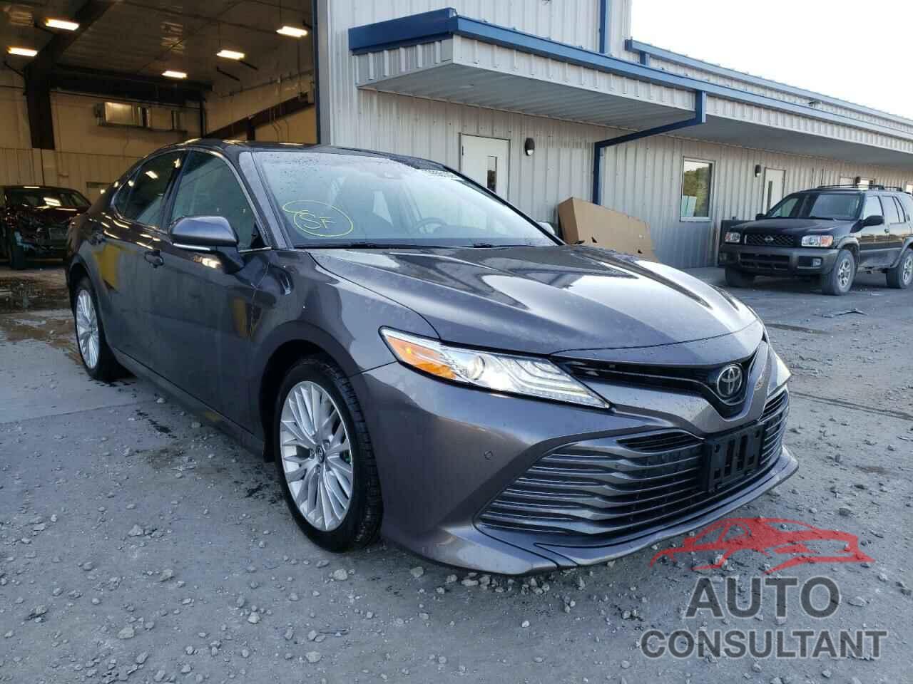 TOYOTA CAMRY 2018 - 4T1B11HK1JU055306