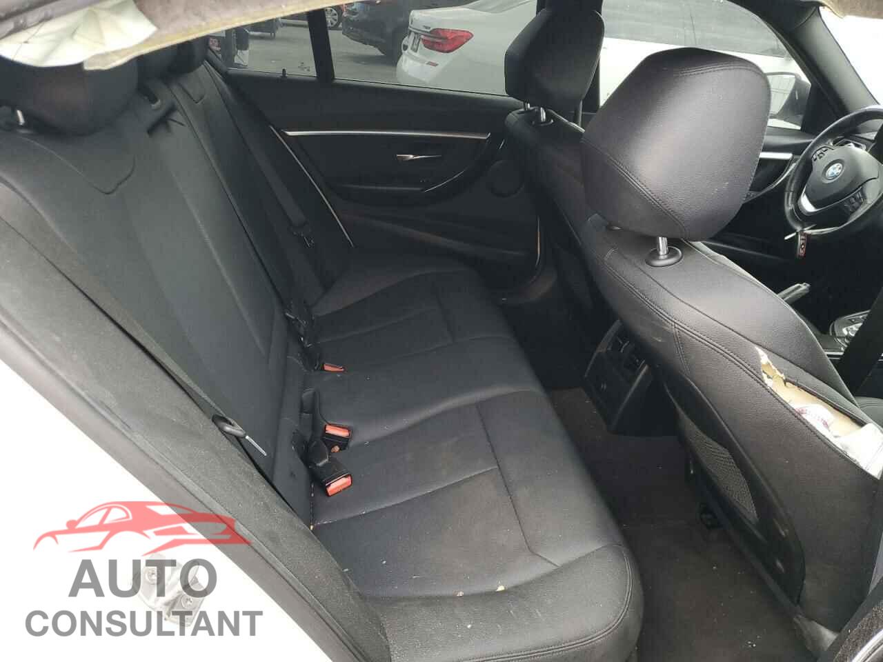 BMW 3 SERIES 2017 - WBA8E1C39HA158887