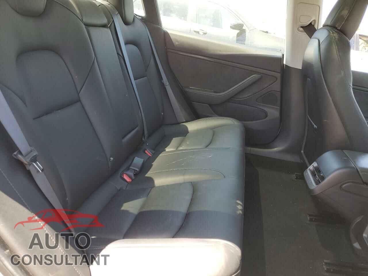 TESLA MODEL 3 2018 - 5YJ3E1EA0JF048381
