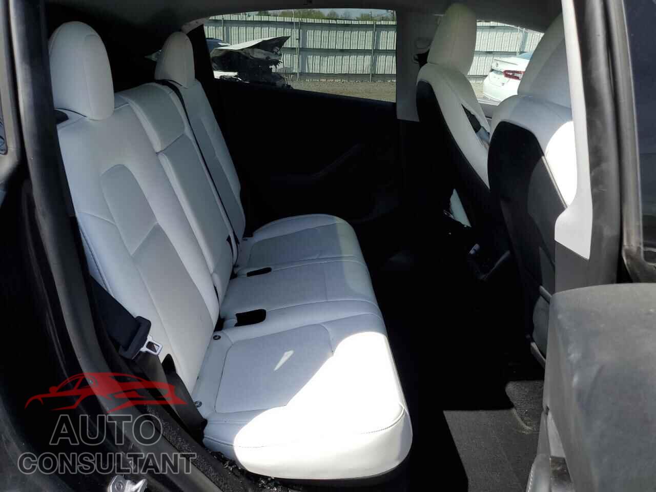 TESLA MODEL Y 2024 - 7SAYGDEE2RA227358