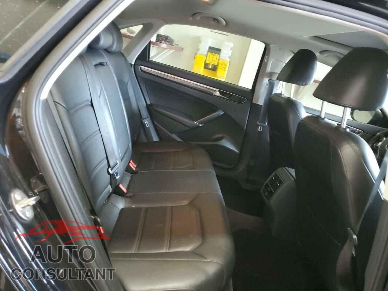 VOLKSWAGEN PASSAT 2018 - 1VWBA7A32JC032923