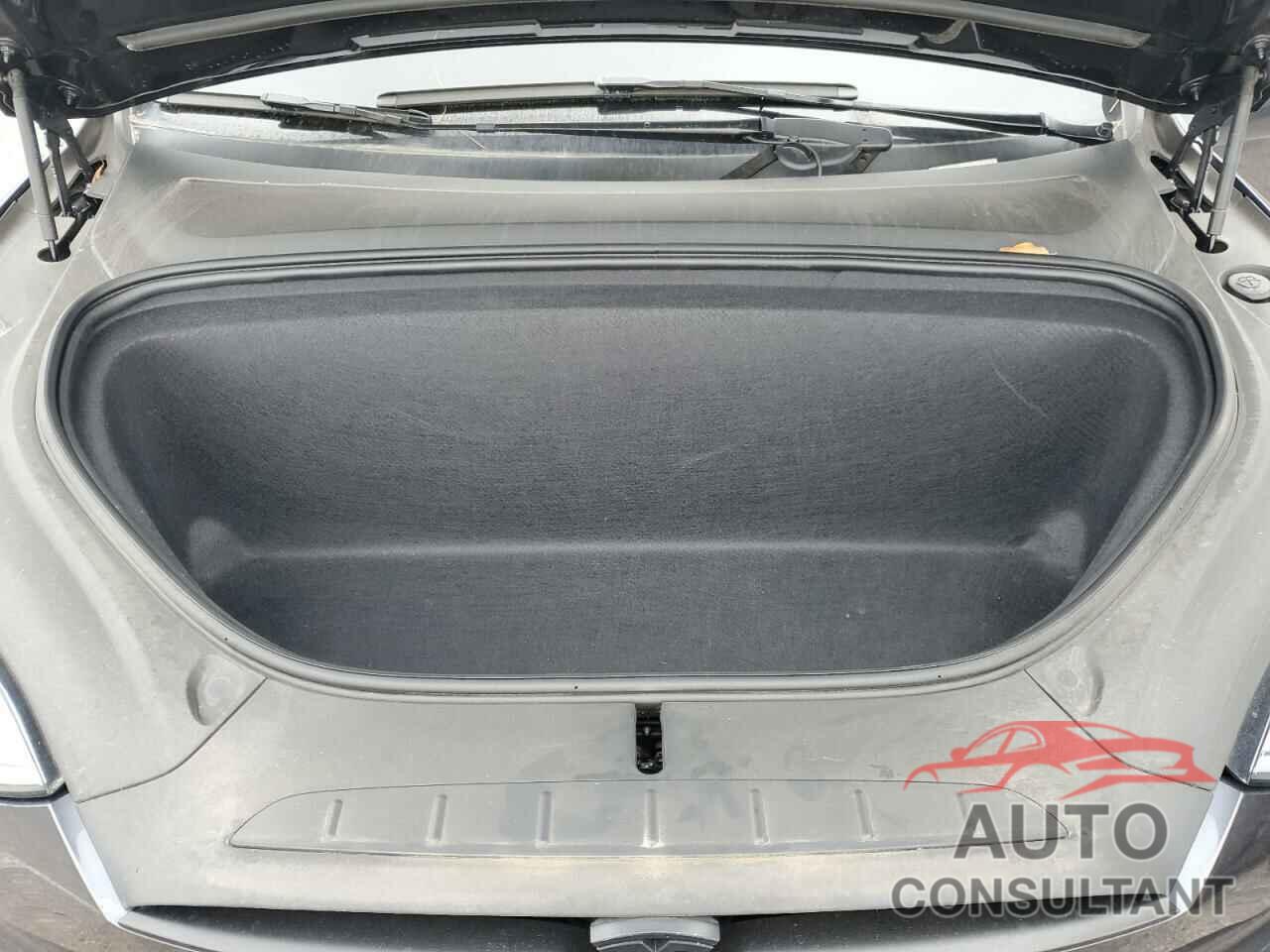 TESLA MODEL X 2018 - 5YJXCDE2XJF135657