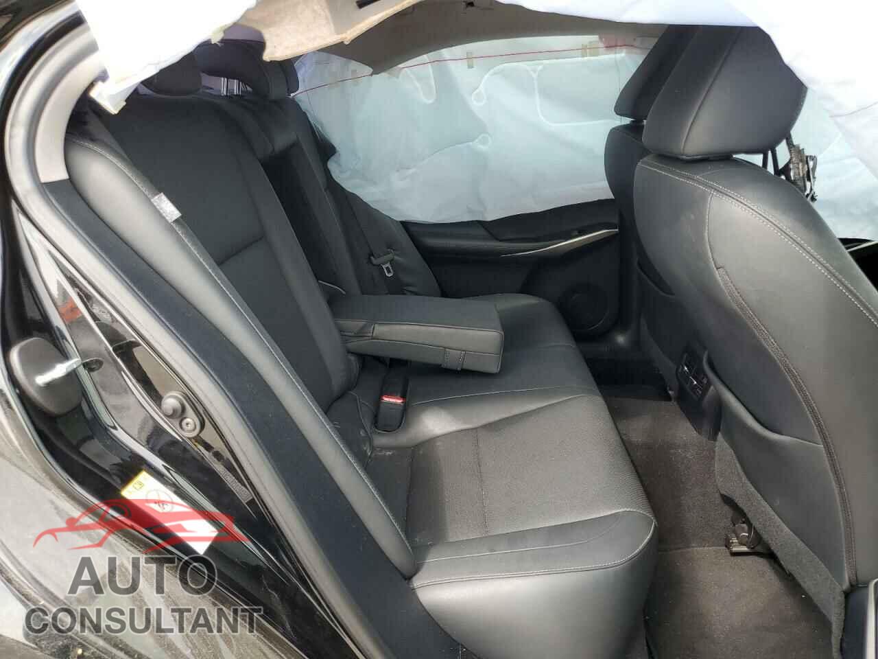 LEXUS IS 2017 - JTHBA1D27H5041195