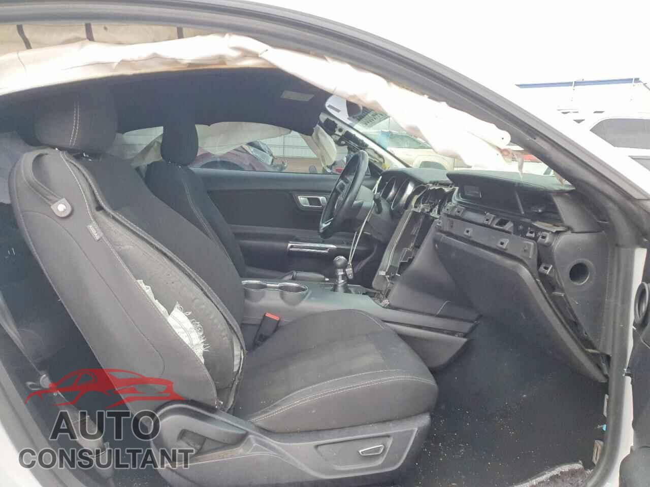 FORD MUSTANG 2019 - 1FA6P8CF7K5174759