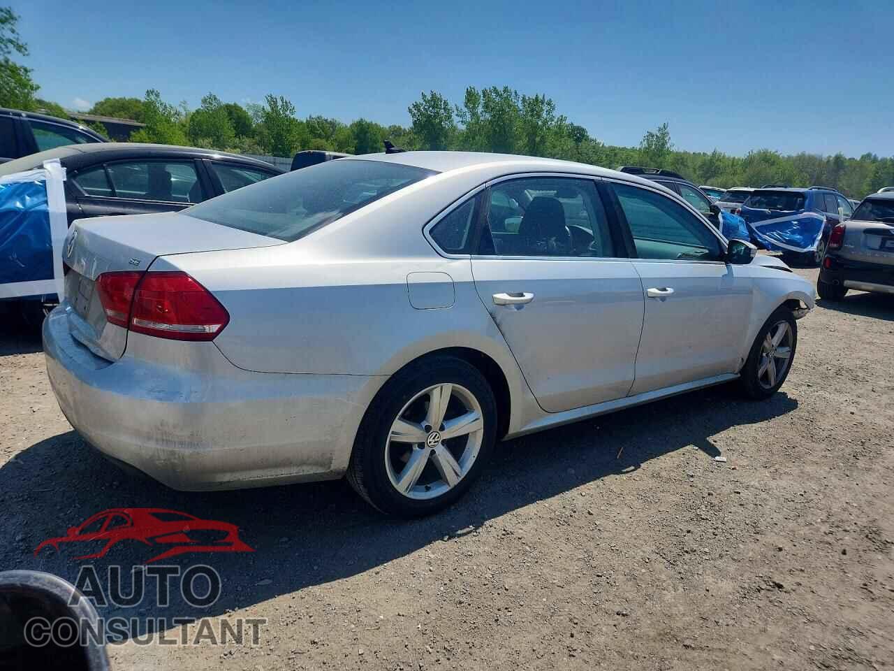 VOLKSWAGEN PASSAT 2013 - 1VWBP7A37DC120627