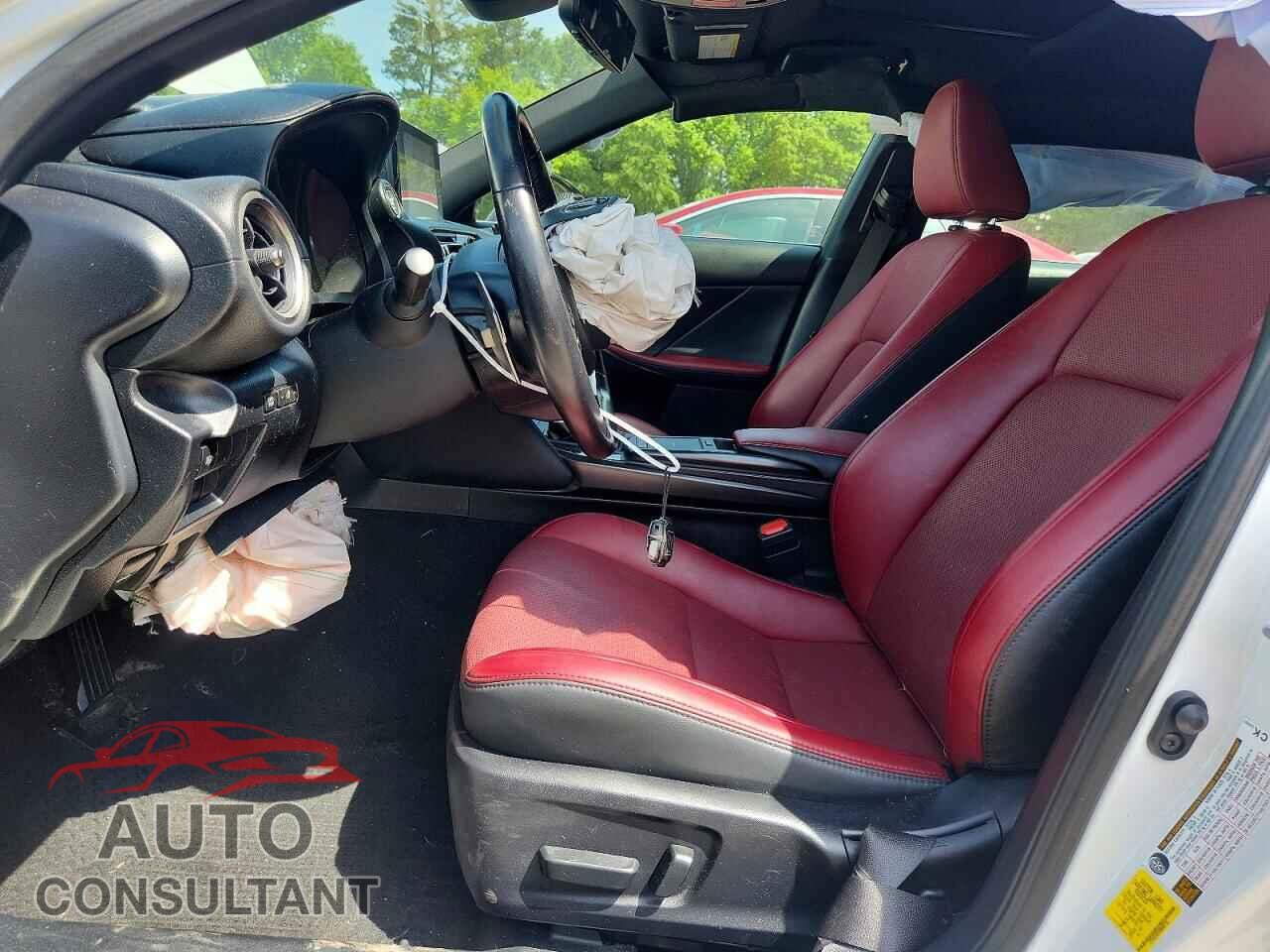 LEXUS IS 2022 - JTHC81F2XN5049719