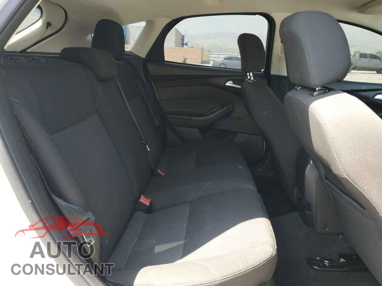 FORD FOCUS 2015 - 1FADP3K26FL263653