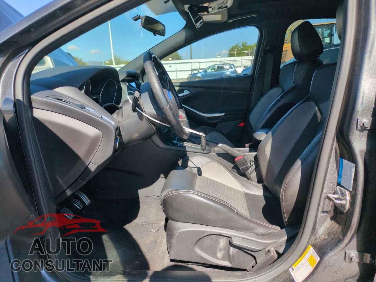 FORD FOCUS 2017 - 1FADP3L95HL298134