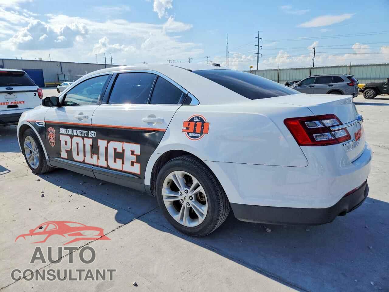 FORD TAURUS 2018 - 1FAHP2D83JG138995
