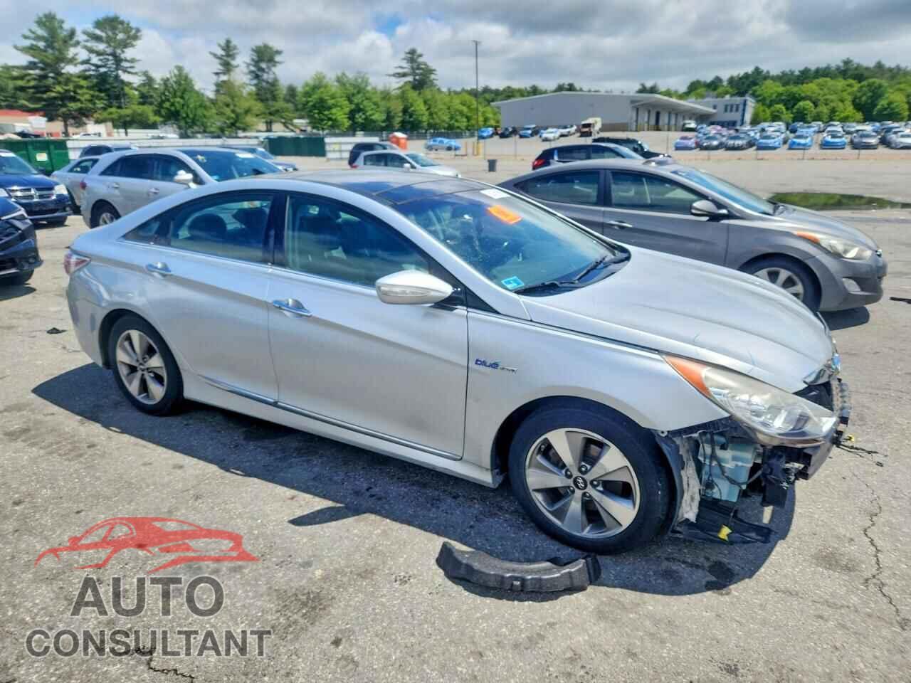 HYUNDAI SONATA 2011 - KMHEC4A40BA018433