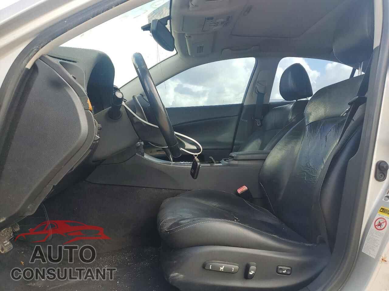 LEXUS IS 2011 - JTHBF5C24B5137299