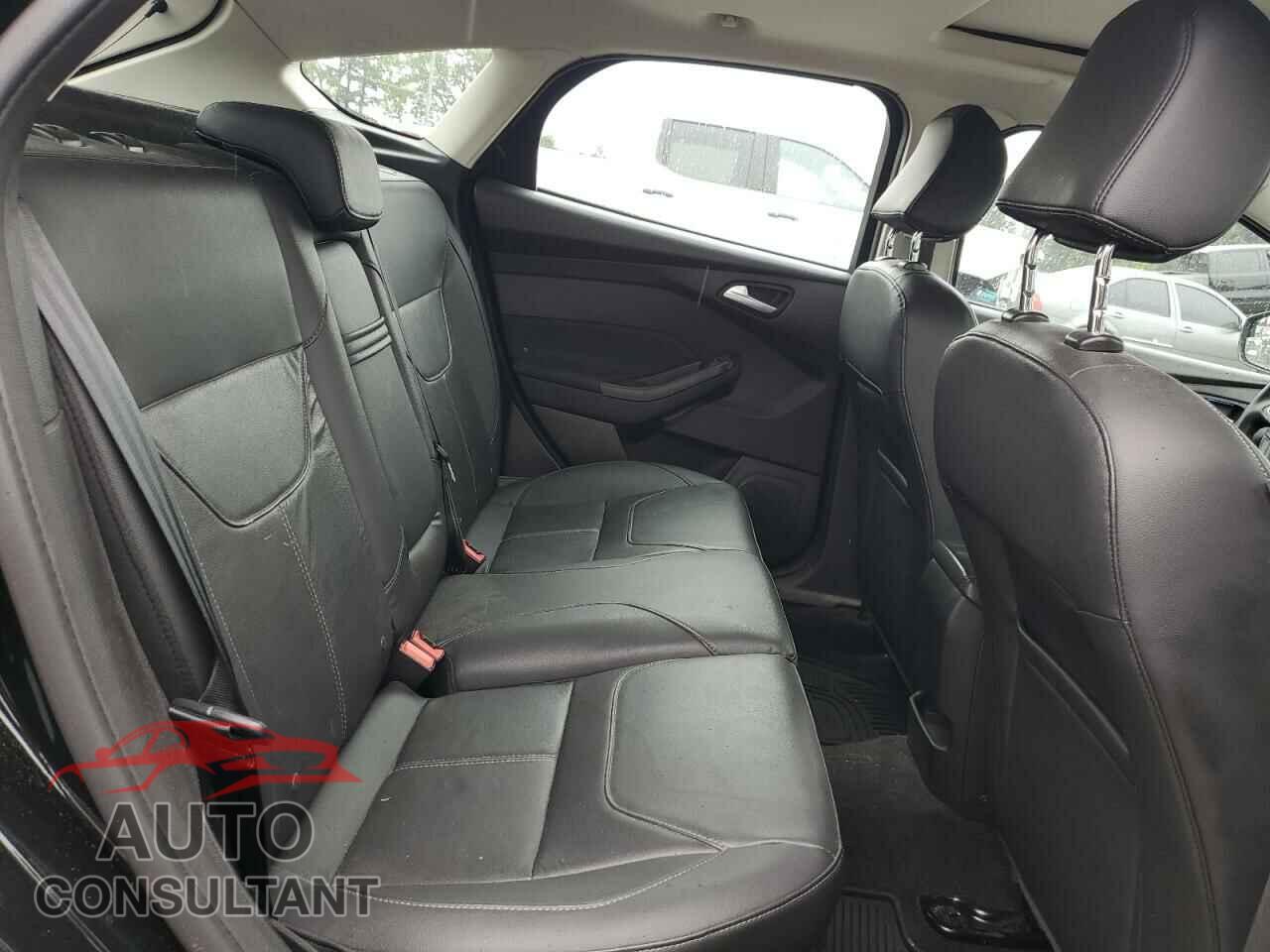 FORD FOCUS 2015 - 1FADP3K2XFL342050