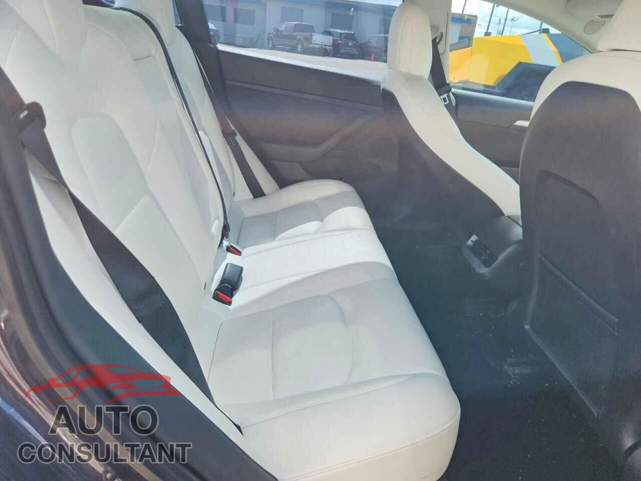 TESLA MODEL 3 2021 - 5YJ3E1EA2MF084545