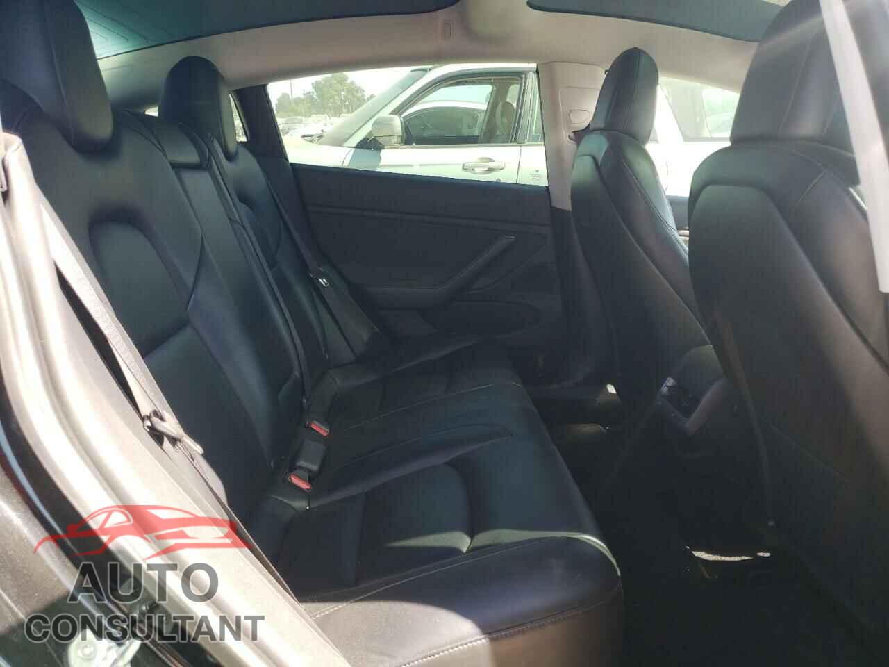 TESLA MODEL 3 2019 - 5YJ3E1EB7KF451655