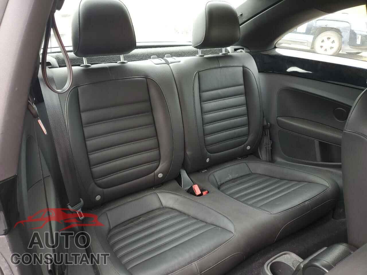 VOLKSWAGEN BEETLE 2014 - 3VWVS7AT2EM602885