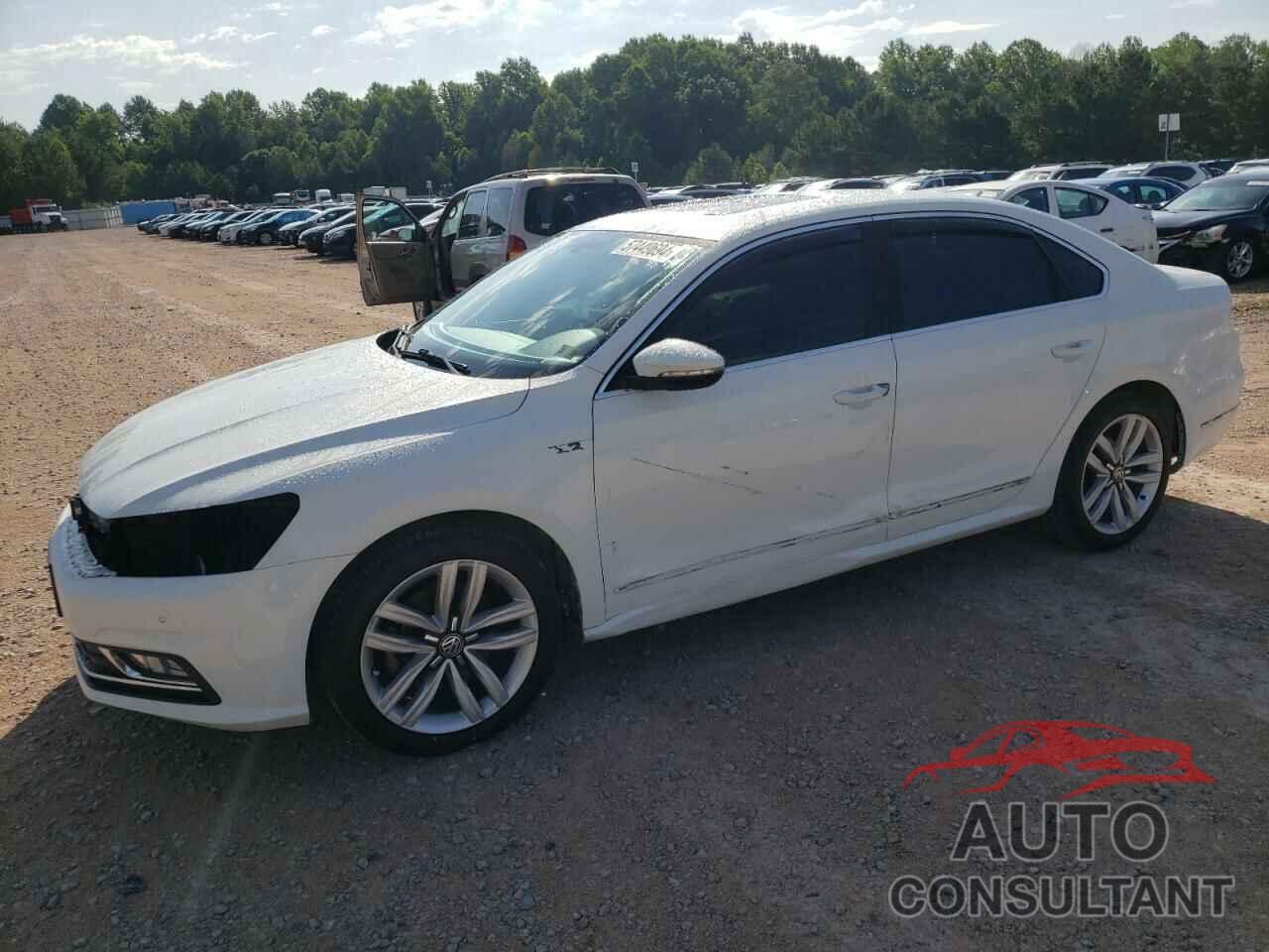 VOLKSWAGEN PASSAT 2017 - 1VWGT7A32HC076821