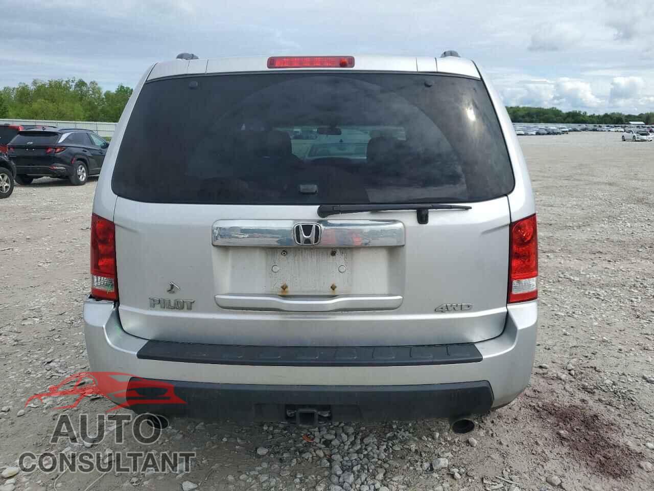 HONDA PILOT 2011 - 5FNYF4H48BB068132