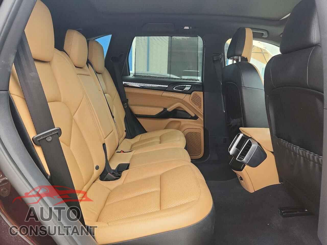 PORSCHE CAYENNE 2016 - WP1AA2A29GKA13484