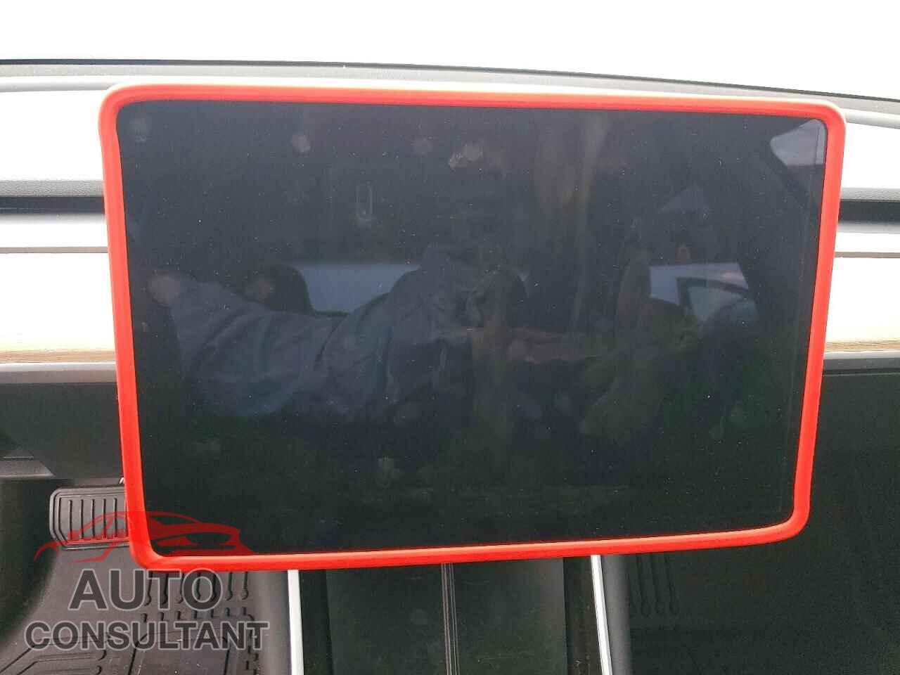TESLA MODEL 3 2019 - 5YJ3E1EA5KF483432