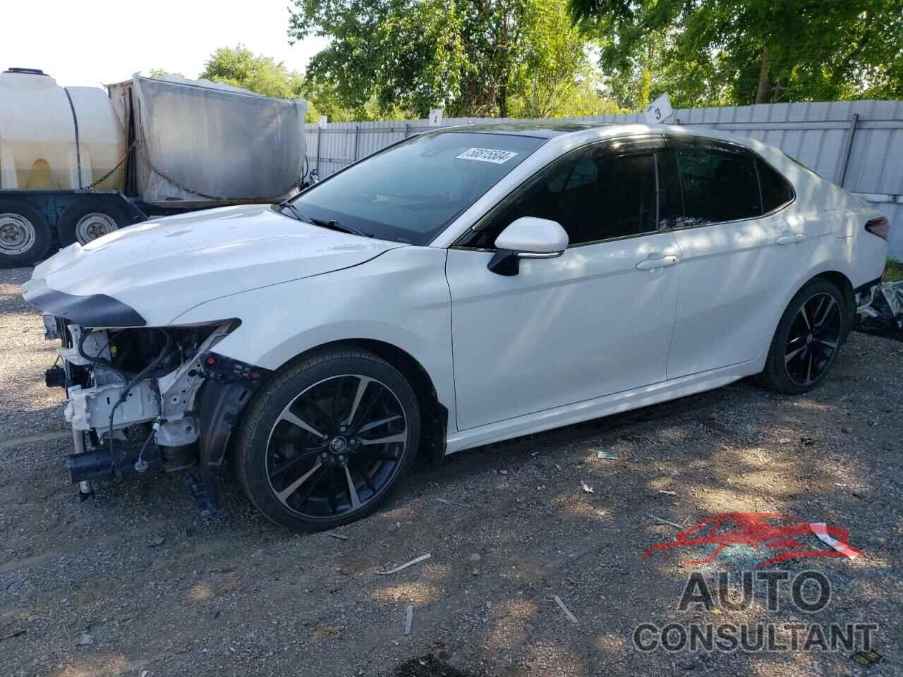 TOYOTA CAMRY 2018 - 4T1B61HK8JU004211