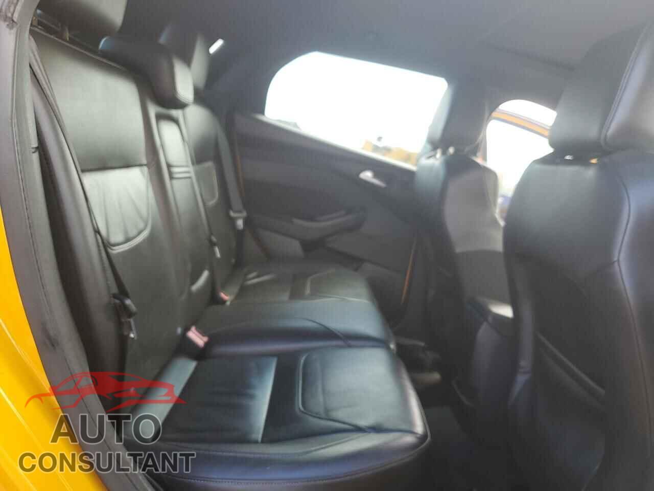 FORD FOCUS 2015 - 1FADP3L91FL211262