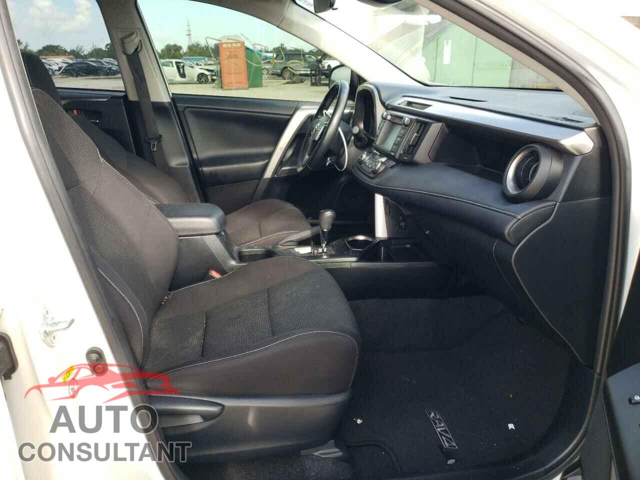 TOYOTA RAV4 2017 - JTMWFREV2HJ720469