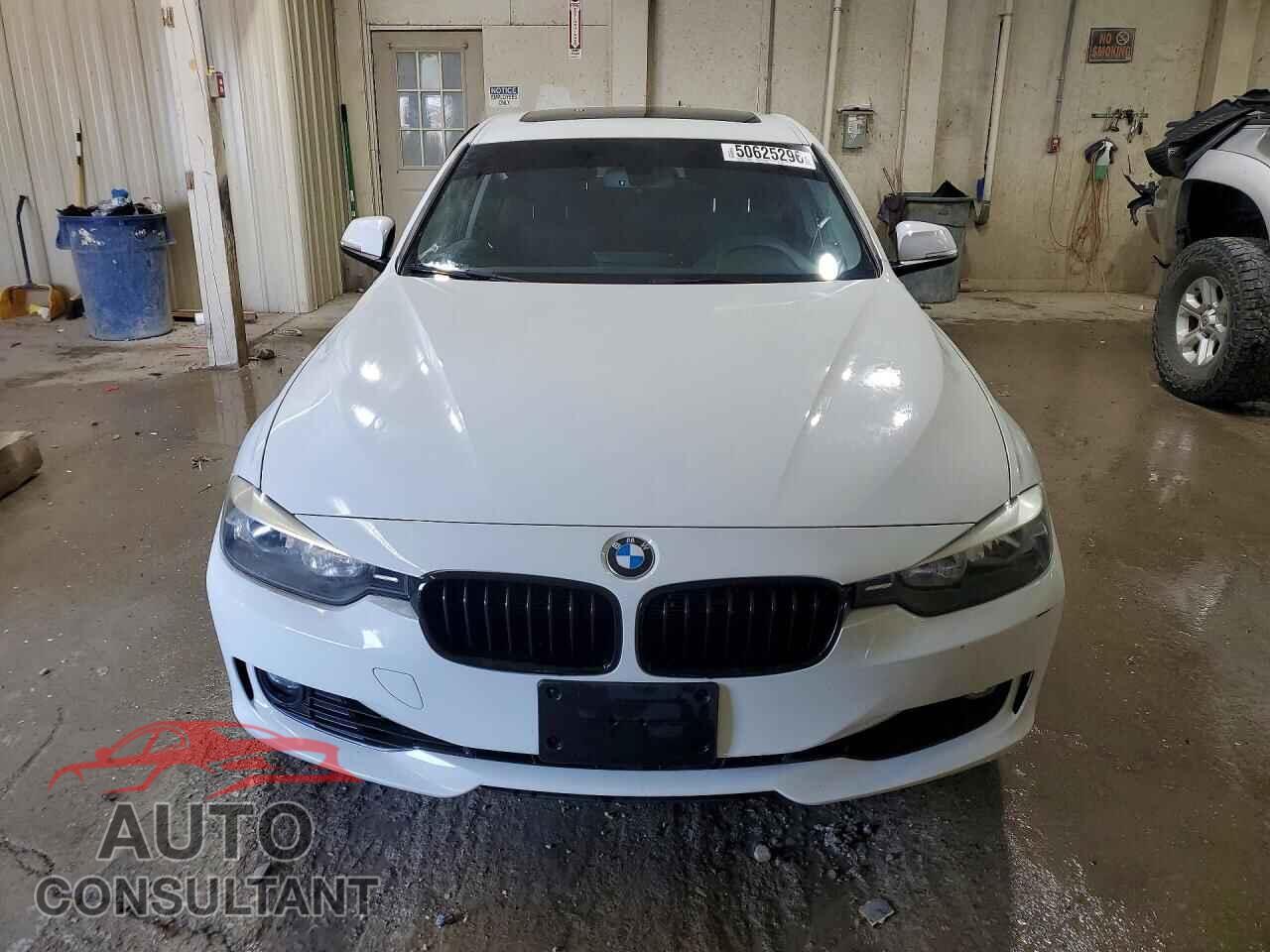 BMW 3 SERIES 2013 - WBA3C1G50DNR48366