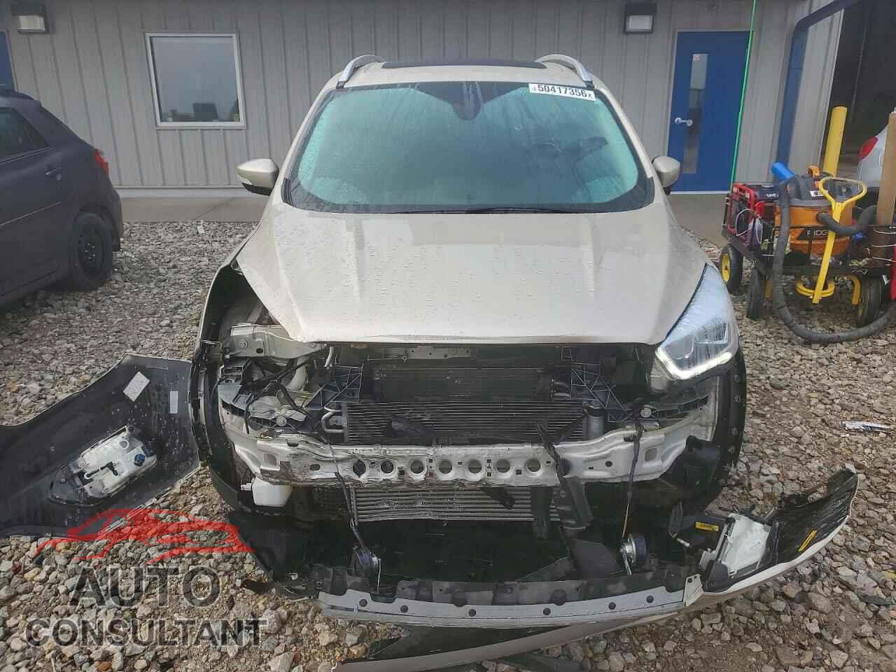 FORD ESCAPE 2017 - 1FMCU9J96HUF10520