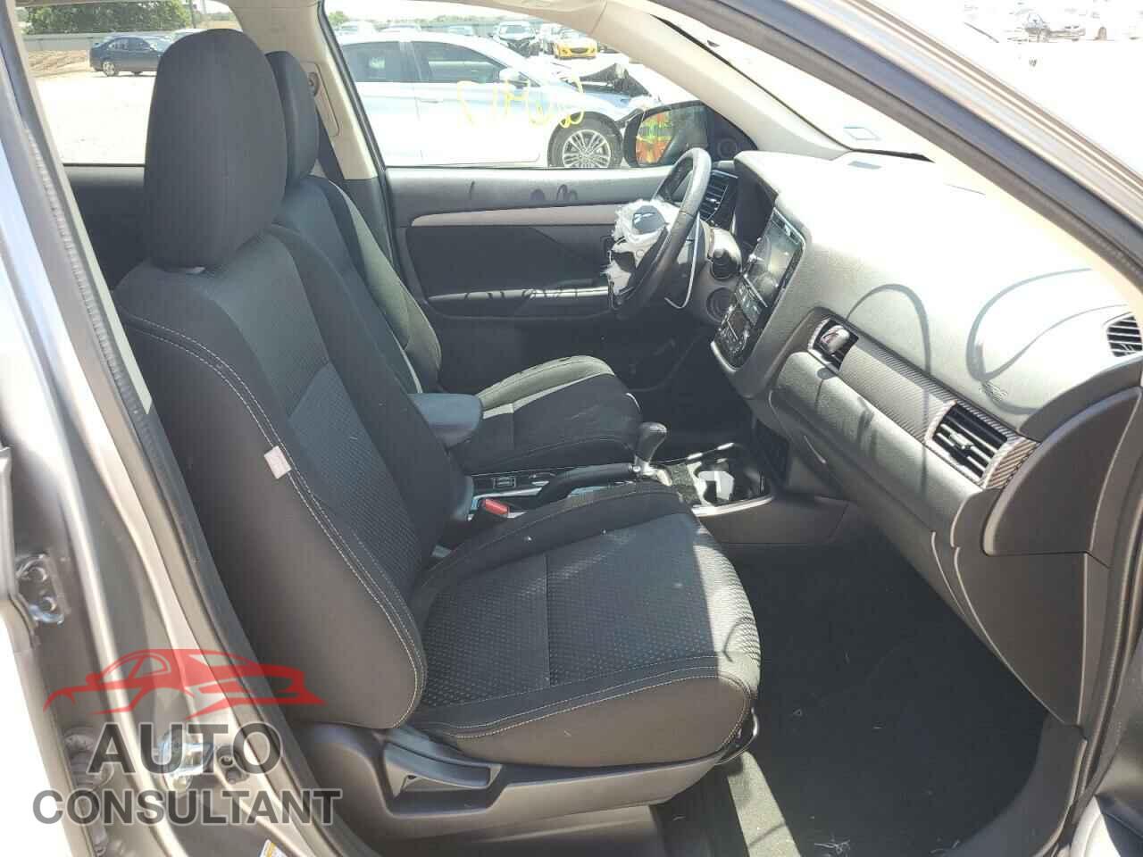 MITSUBISHI OUTLANDER 2018 - JA4AD3A3XJZ054240