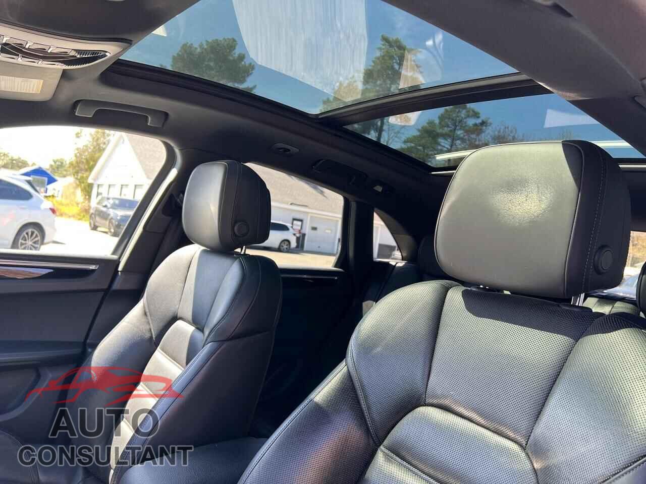 PORSCHE MACAN 2015 - WP1AB2A55FLB71739