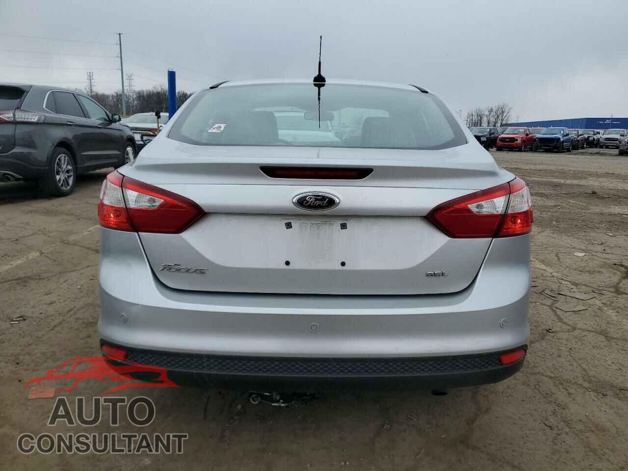 FORD FOCUS 2012 - 1FAHP3H28CL266915