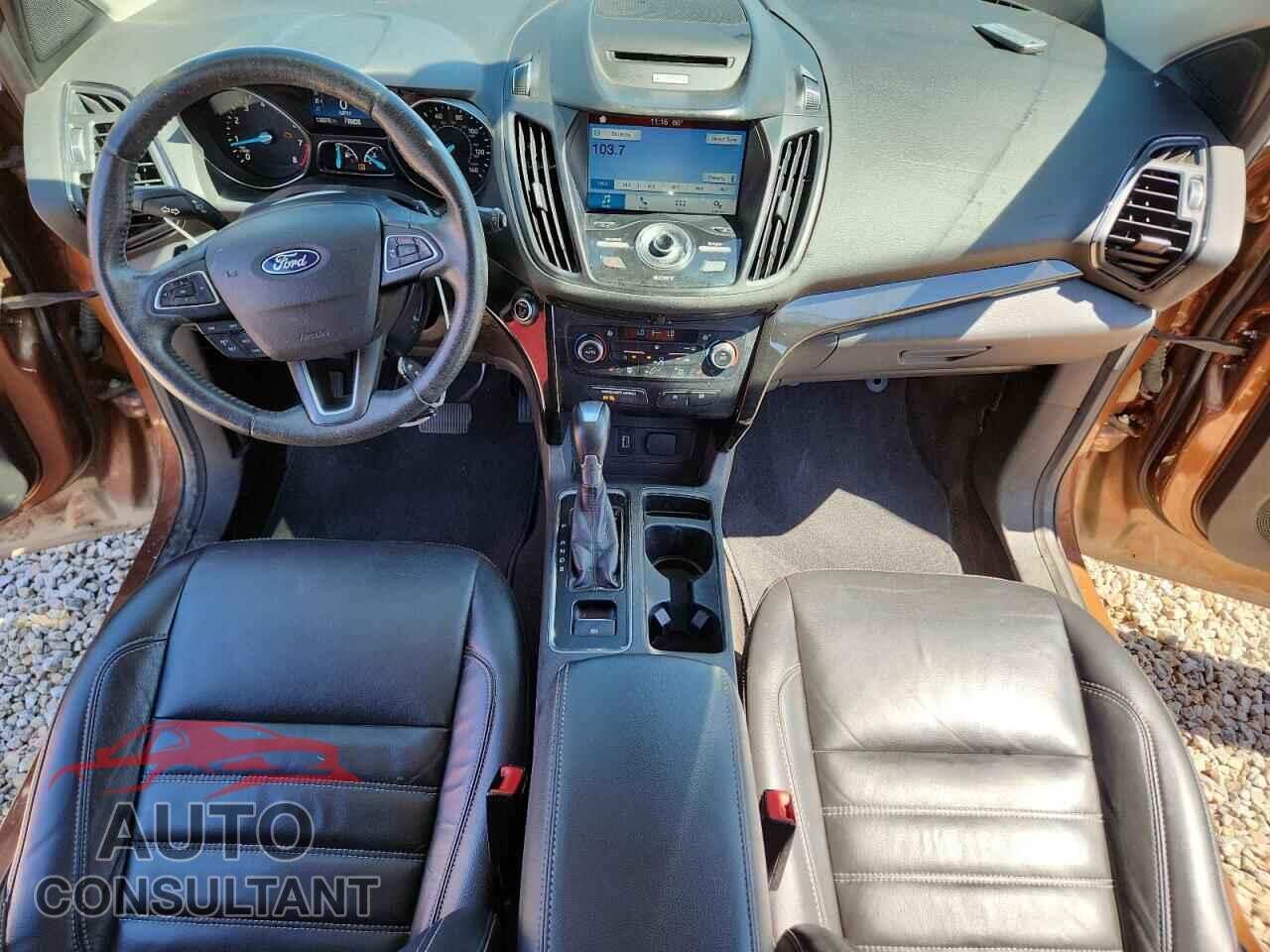 FORD ESCAPE 2017 - 1FMCU0JD2HUF05282