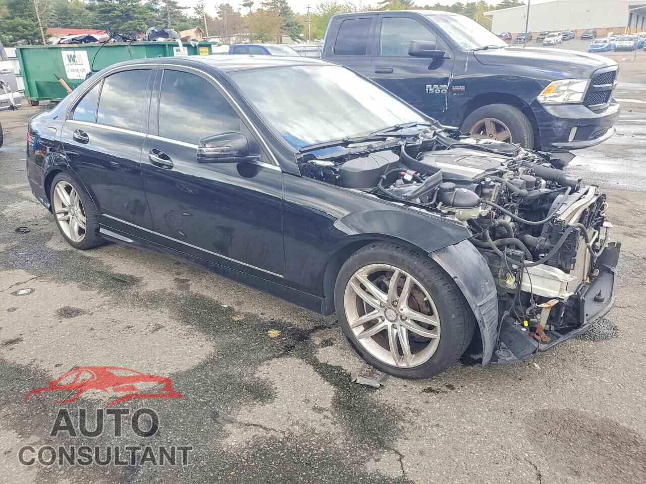 MERCEDES-BENZ C-CLASS 2012 - WDDGF8BB8CR193157