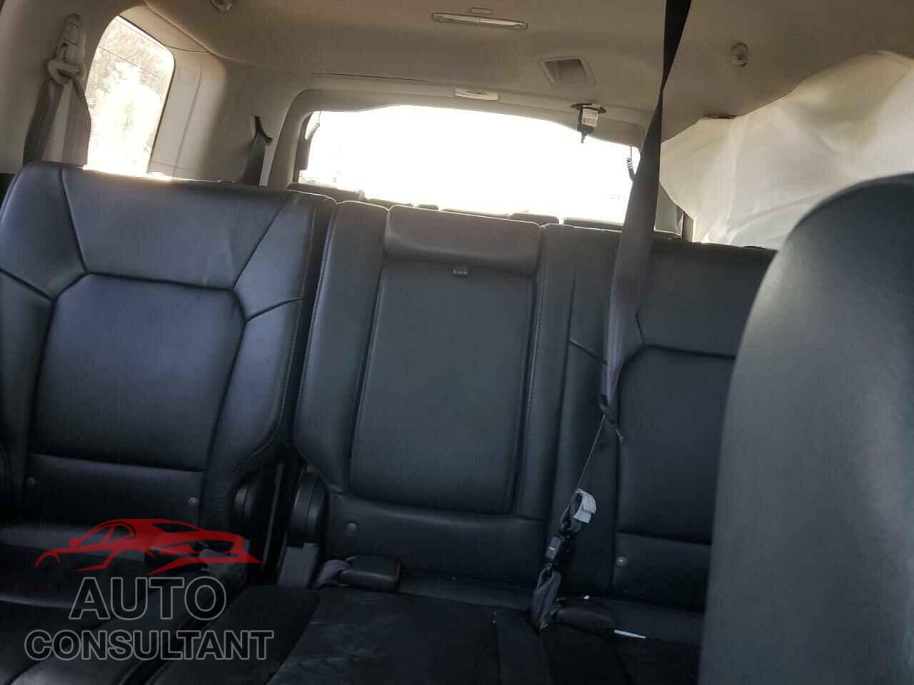 HONDA PILOT 2015 - 5FNYF4H58FB001044