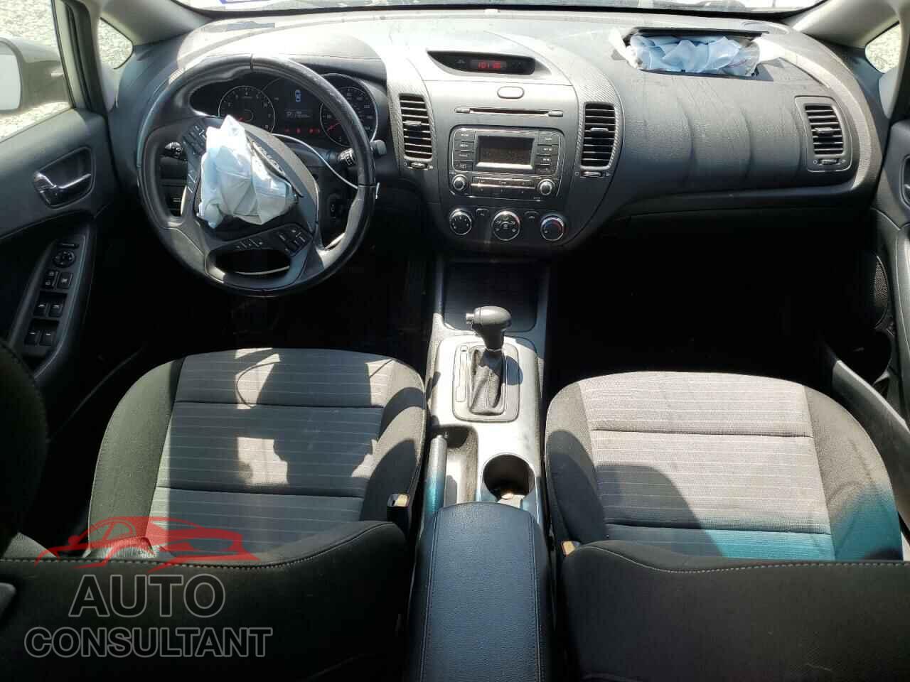KIA FORTE 2015 - KNAFX5A89F5325858