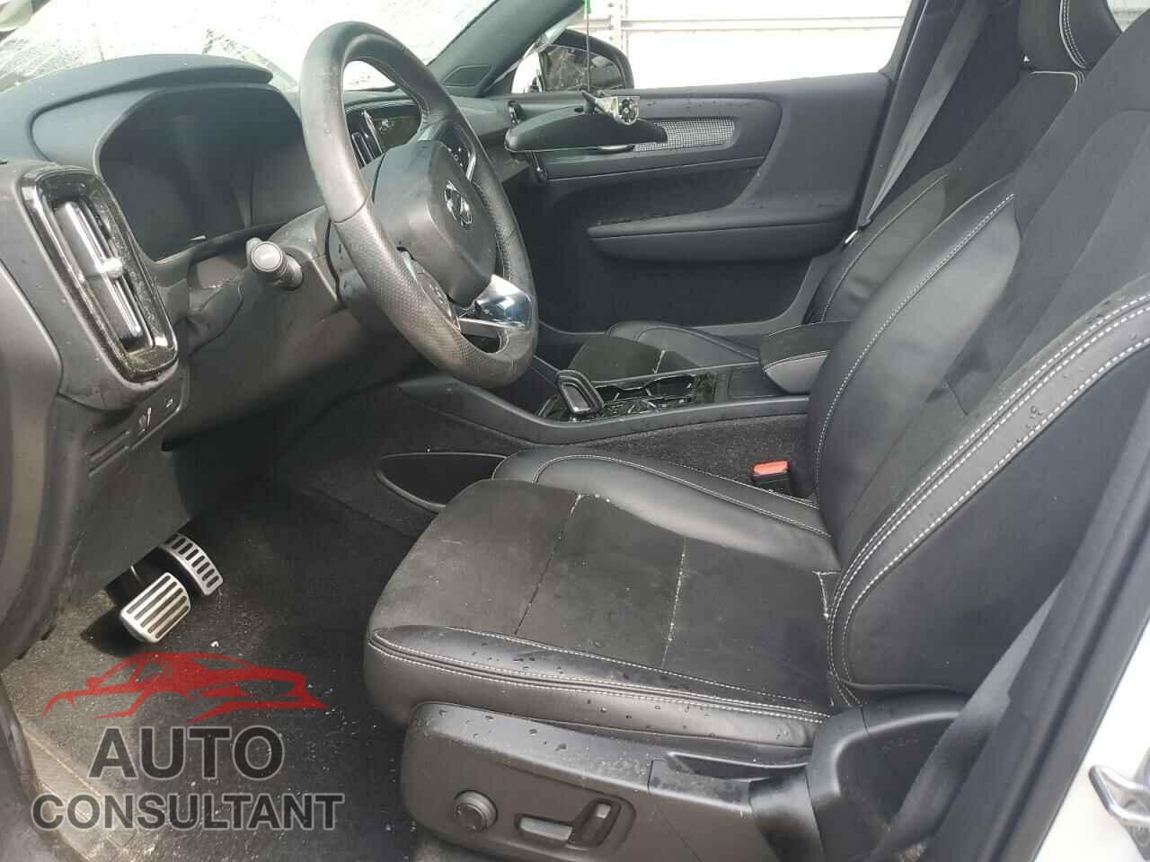 VOLVO XC40 2021 - YV4162UM6M2587923