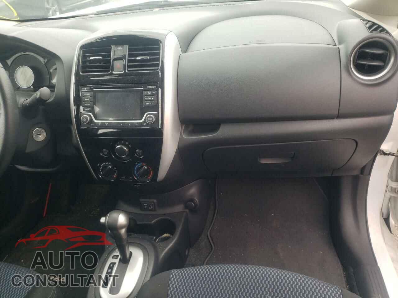 NISSAN VERSA 2018 - 3N1CE2CP1JL361229