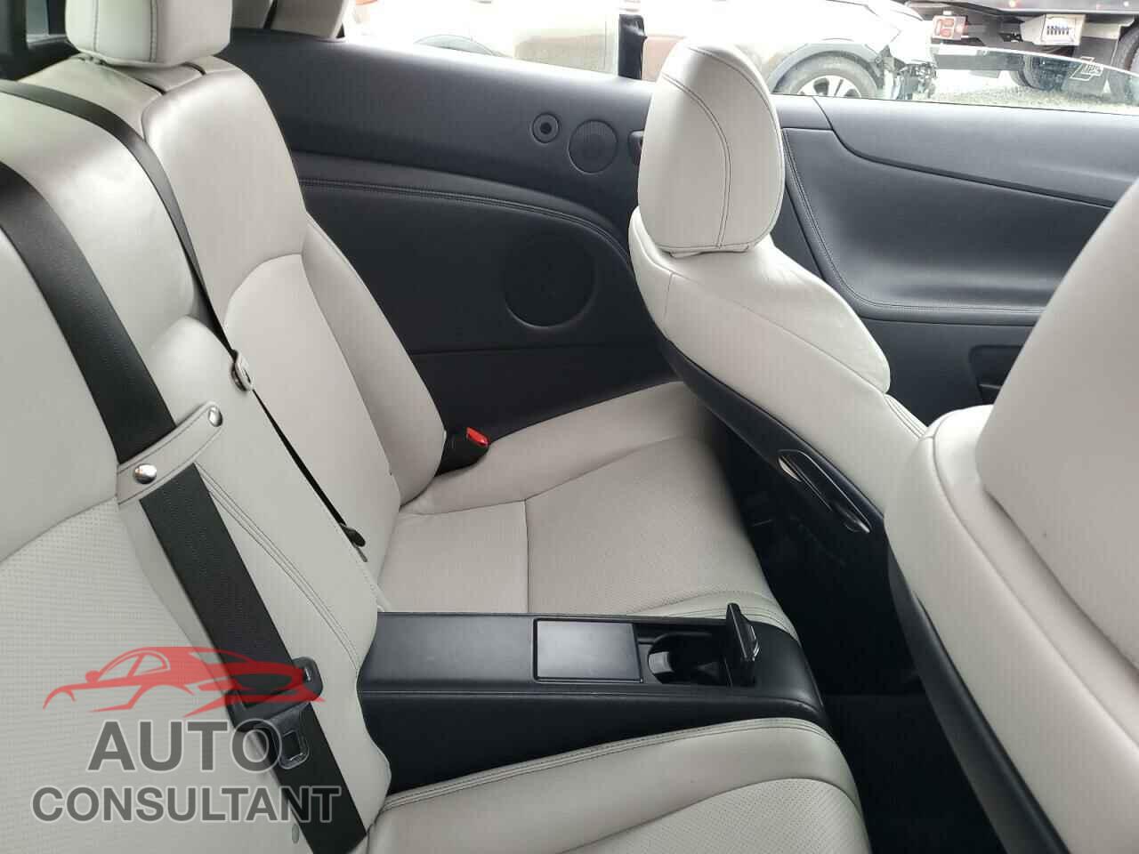 LEXUS IS 2011 - JTHFF2C21B2520084