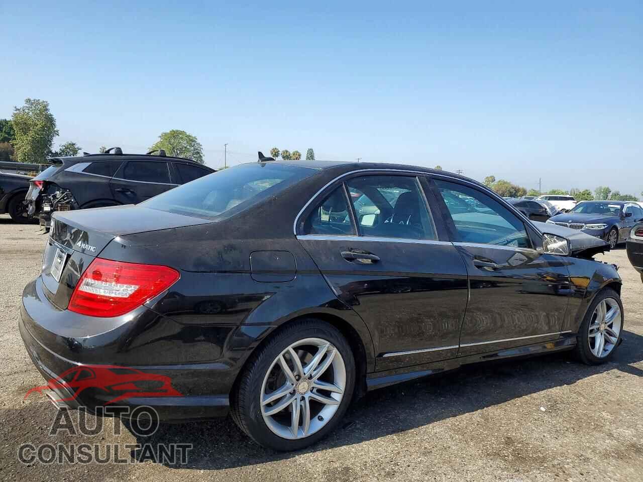 MERCEDES-BENZ C-CLASS 2012 - WDDGF8BB8CR226237