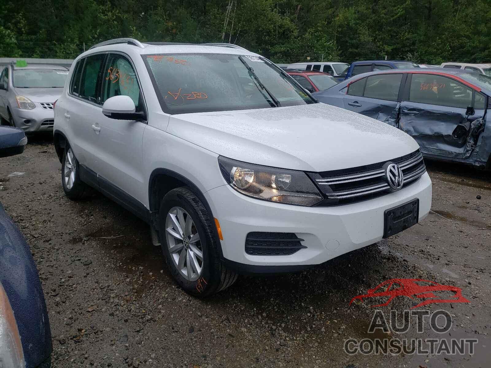 VOLKSWAGEN TIGUAN 2017 - WVGSV7AX1HK022177