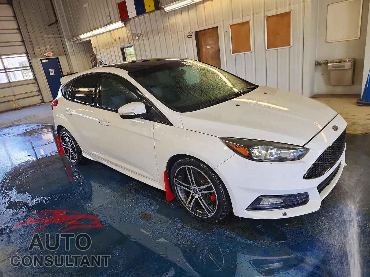 FORD FOCUS 2016 - 1FADP3L90GL355578