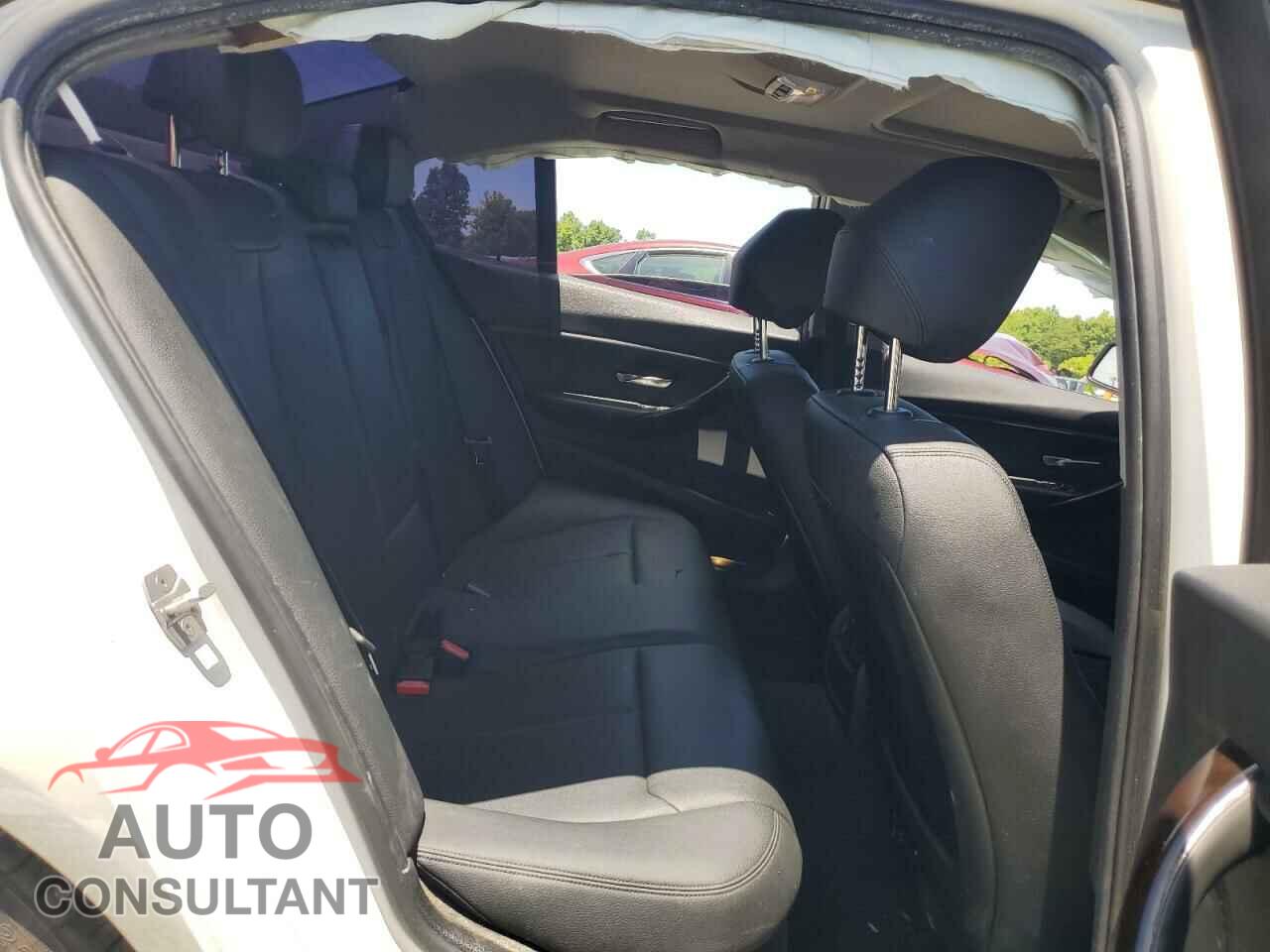 BMW 3 SERIES 2016 - WBA8E5G52GNU20484