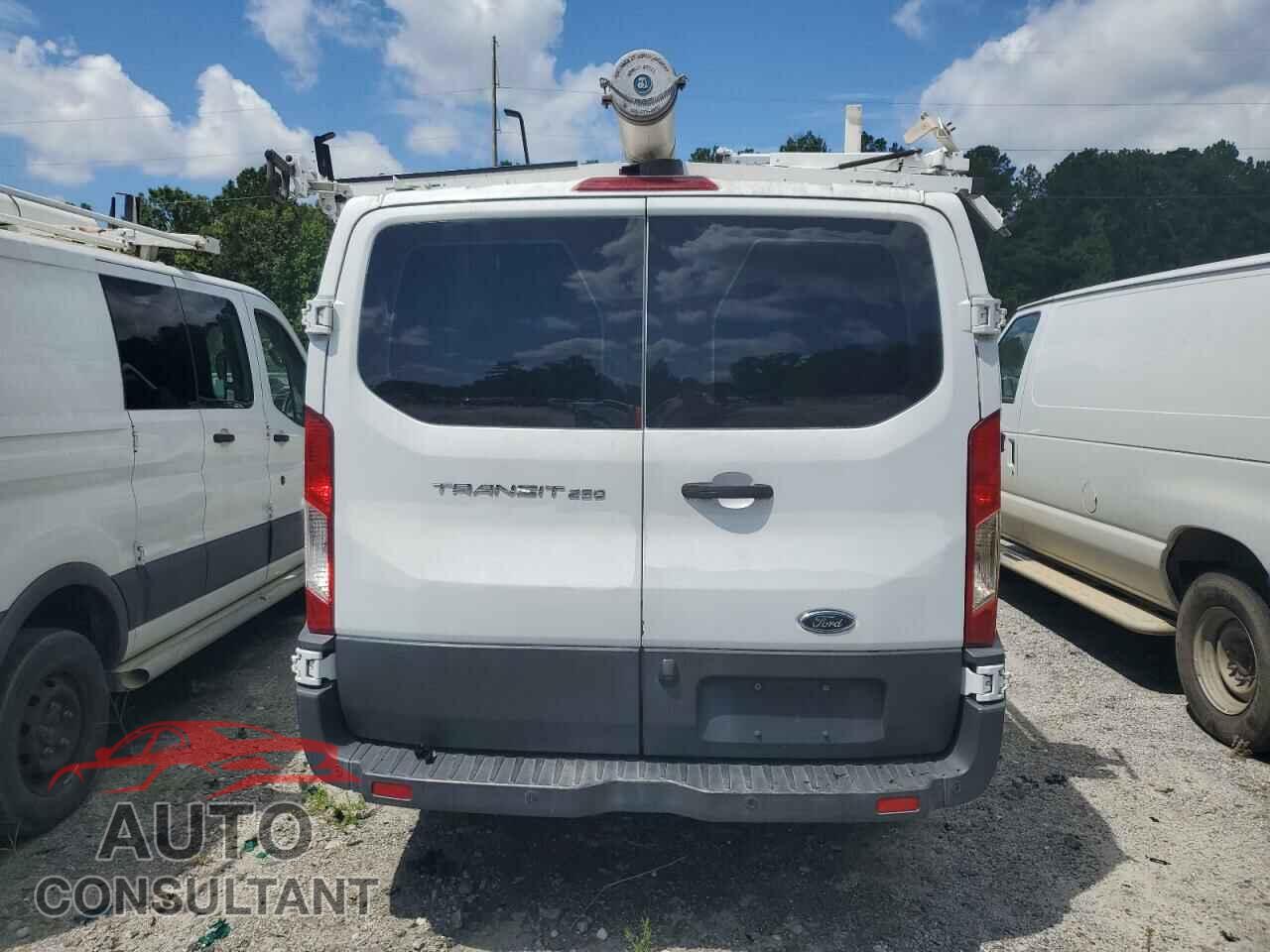 FORD TRANSIT 2015 - 1FTNR1YM9FKB32907