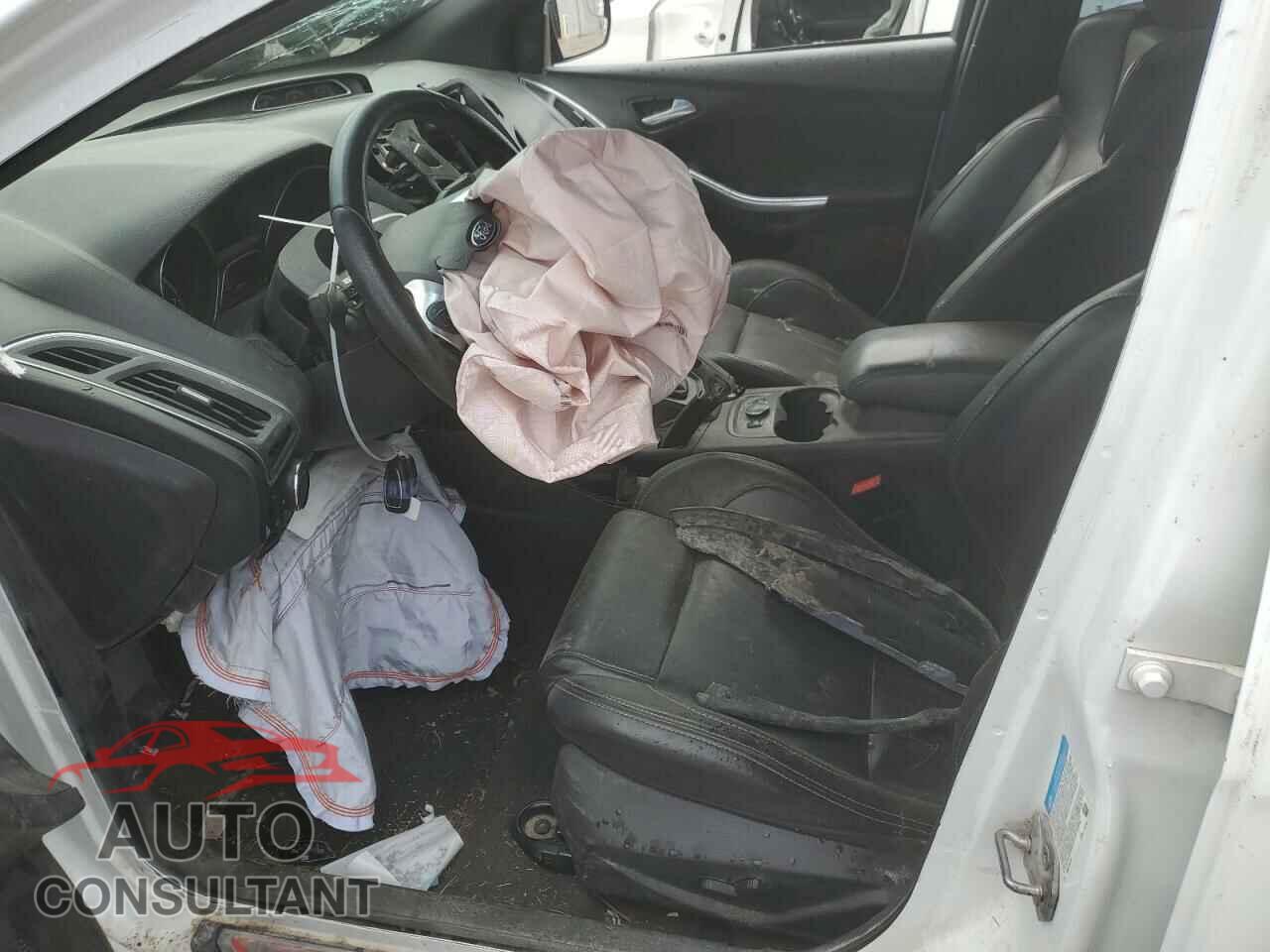 FORD FOCUS 2014 - 1FADP3L96EL197700