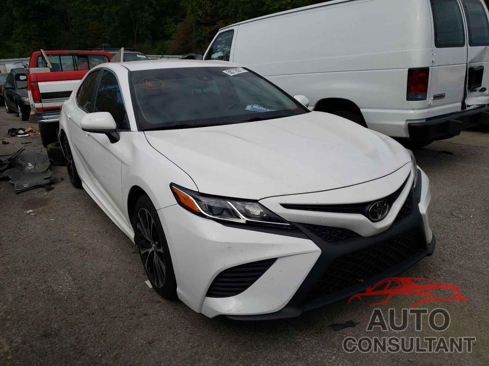 TOYOTA CAMRY 2018 - 4T1B11HK5JU052795