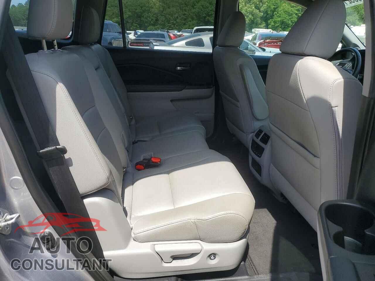 HONDA PILOT 2017 - 5FNYF5H5XHB047421